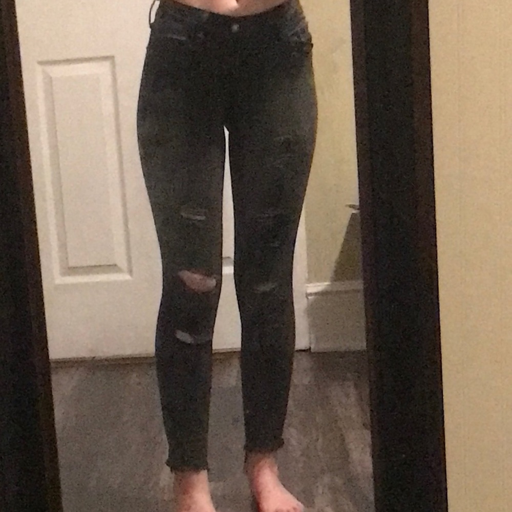 BLACK RIPPED SKINNY JEANS